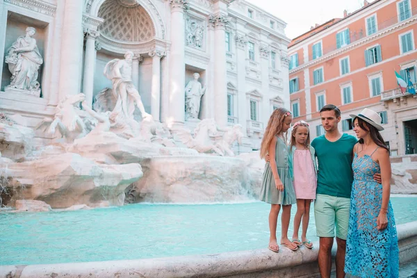 Family near Fontana di Trevi, Rome, Italy. — Stock Photo, Image