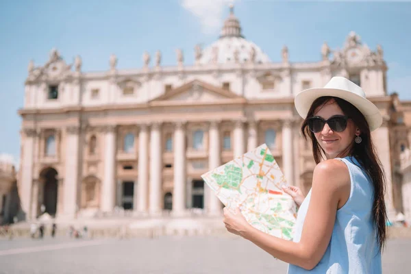 Happy young woman with city map in Vatican city and St. Peters Basilica church — Stock Photo, Image