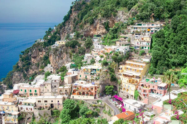 Vackra kuststäder i Italien - natursköna Positano i Amalfikusten — Stockfoto