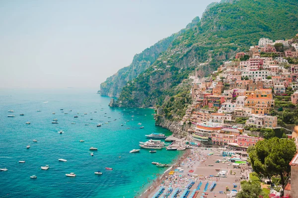 Belas cidades costeiras da Itália - Positano cênico na costa de Amalfi — Fotografia de Stock