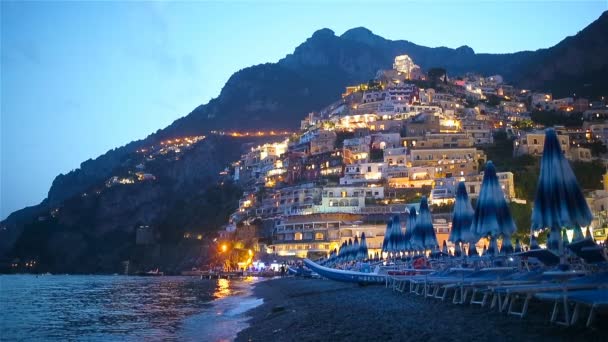 Hermosas ciudades costeras de Italia - Positano pintoresco en la costa de Amalfi — Vídeo de stock