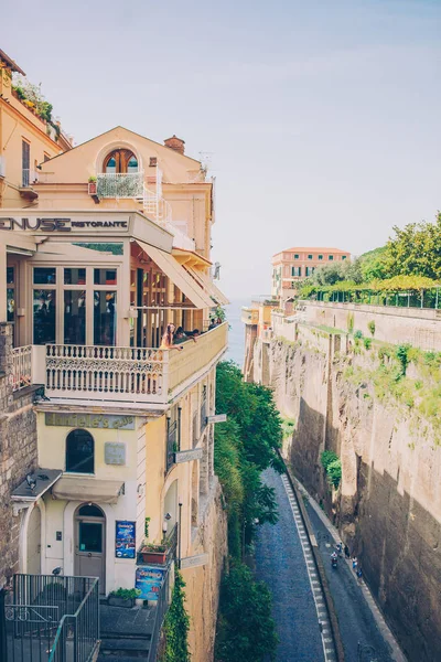 Blick auf die Straße in Sorrent, Italien. — Stockfoto