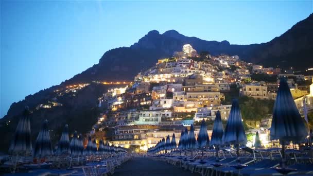Hermosas ciudades costeras de Italia - Positano pintoresco en la costa de Amalfi — Vídeo de stock