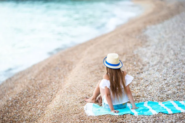 Cute little girl at beach during summer vacation — Stock Photo, Image