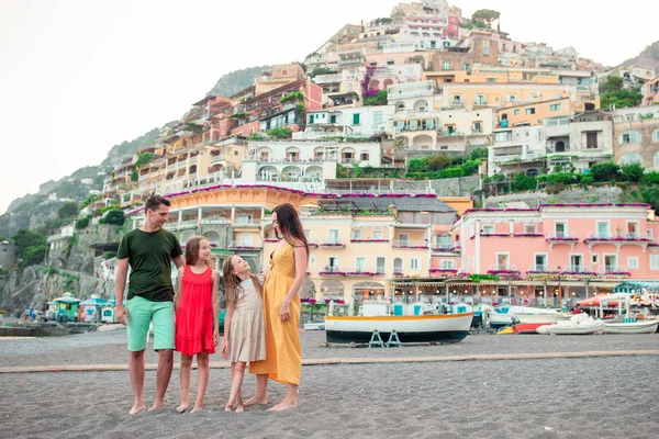 Summer holiday in Italy. Young woman in Positano village on the background, Amalfi Coast, Italy — Stock Photo, Image