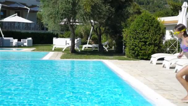 Little adorable girl in outdoor swimming pool — Stock Video