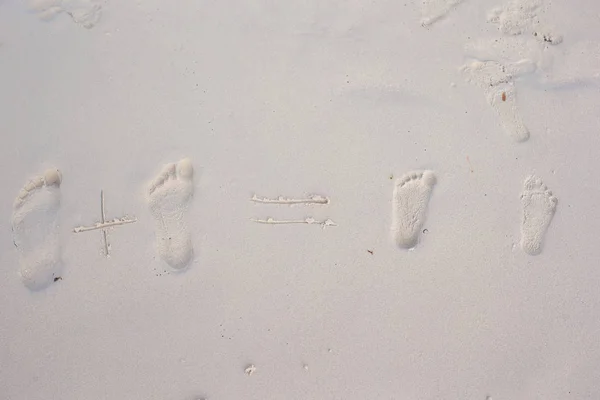 Family footprints on the white sand beach — Stock Photo, Image