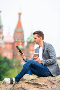 Avrupa 'nın mutlu genç şehirli adamı.