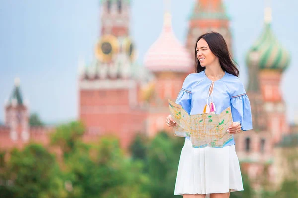 Happy young urban woman in european city. — Stock Photo, Image