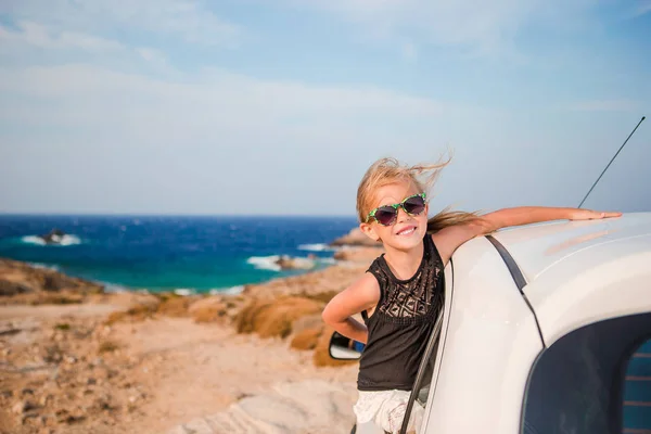 Familie im Urlaub. Sommerurlaub und Auto-Reisekonzept — Stockfoto