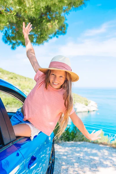 Familie op vakantie. Zomervakantie en auto reizen concept — Stockfoto