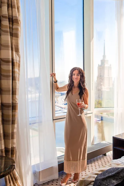 Beautiful young girl in a long dress in hotel on the party — Stock Photo, Image