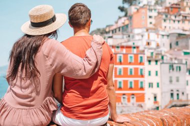 Riomaggiore, Cinque Terre, Liguria, İtalya manzaralı turistler