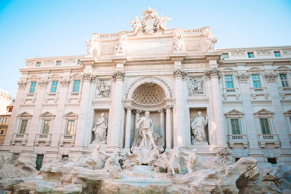 Piękna Fontanna di Trevi de w Rzym, Włochy - najbardziej popularny ośrodek w Rzymie — Zdjęcie stockowe