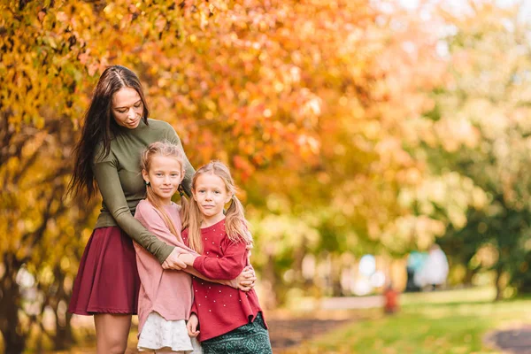 Little girl with mom outdoors in park at autumn day — Stock Photo, Image