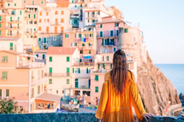 Manarola, Cinque Terre, Liguria, İtalya manzaralı turist