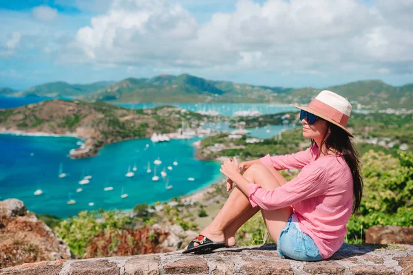 Shirley Heights, Antigua, cennet defne Karayip Denizi tropikal Adası'nda İngilizce Harbor görünümünden — Stok fotoğraf
