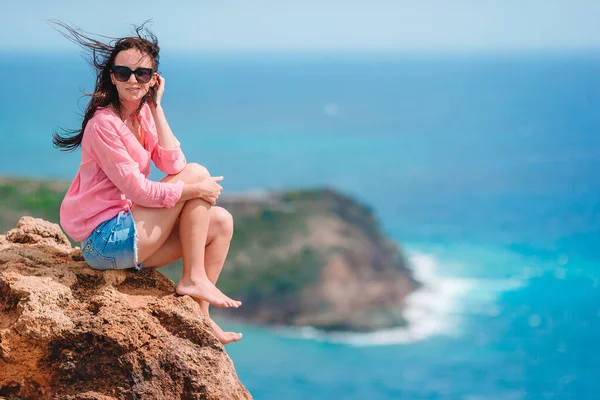Young woman enjoying breathtaking views of beautiful landscape — Stock Photo, Image