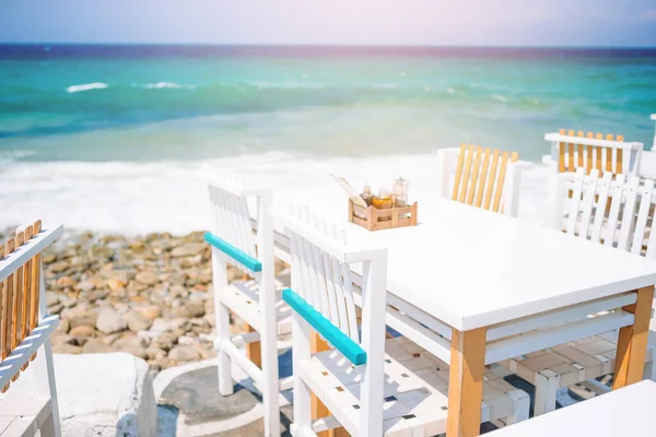 Verano vacío al aire libre de lujo restaraunt en hotel exótico — Foto de Stock