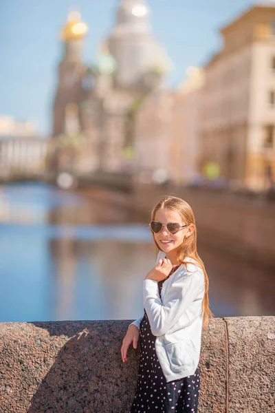 Girl at the summer waterfront in Saint Petersburg outdoors — Stock Photo, Image