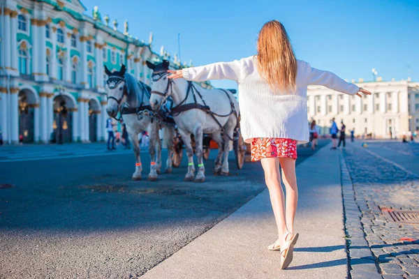 Cute girl in Sankt Petersburg in Russia — Stock Photo, Image