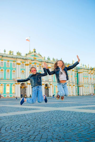 Leuke meisjes in Sankt Petersburg in Rusland — Stockfoto