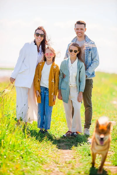 Adorable family on vacation on the lake — Stock Photo, Image