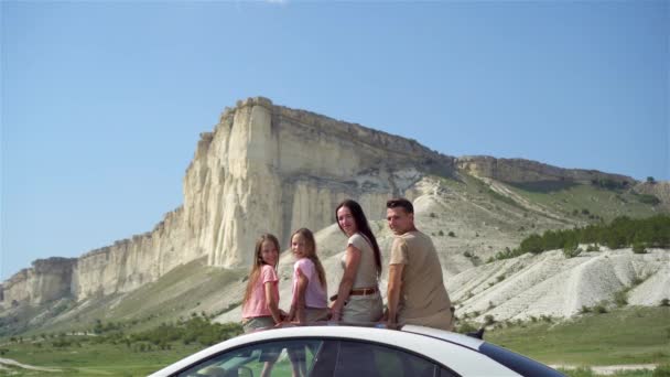 Parents and two little kids on summer car vacation — Stock Video