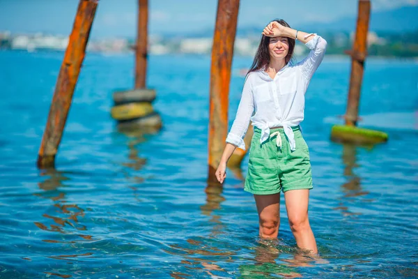 Young woman in white on the beach — Stock Photo, Image