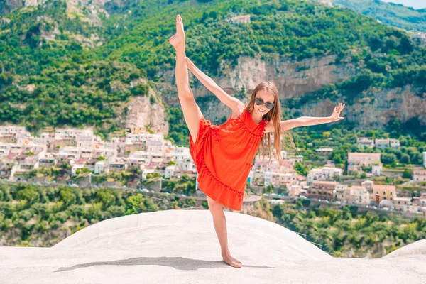 Adorable little girl on warm and sunny summer day in Positano town in Italy — Stock Photo, Image