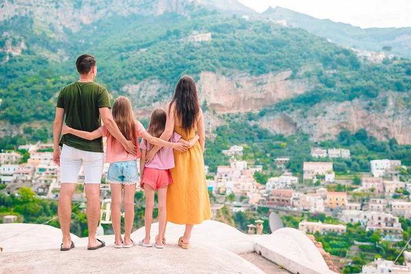 イタリア,ヨーロッパでの夏の幸せな家族の休日 — ストック写真