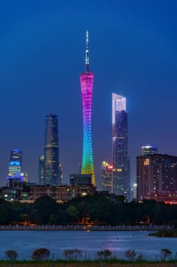 Kanton Kulesi ve geceleri bazı uzun binalar, Guangzhou, Guangdong Eyaleti, Çin-Doğu Asya