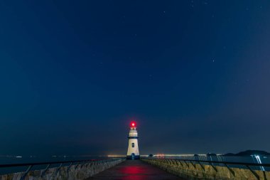 Zhuhai Deniz Sahil Parkı 'ndaki Deniz fenerinin şafak manzarası Çin, Zhuhai' de. 