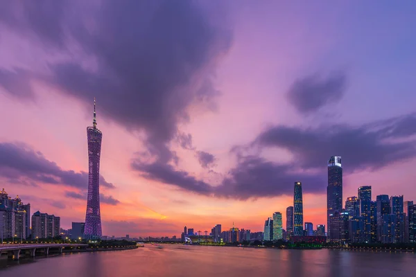 Skyline Van Stedelijke Architectonische Landschap Guangzhou Bij Zonsondergang Stockafbeelding