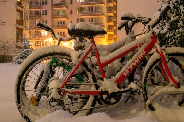 Bucharest Romania January 2019 Bicycles Snow Night Snow Blizzard Parked — Stock Photo, Image