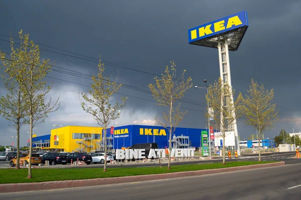 Ikea pallady, der zweite Ikea-Laden in Bukarest, Rumänien - Außenansicht des Hauptausstellungs- und Lagergebäudes, das 2019 der Öffentlichkeit zugänglich gemacht werden soll. — Stockfoto