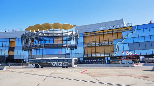 Schwechat Austria Września 2019 Vienna International Airport Flughafen Wien Autobus — Zdjęcie stockowe