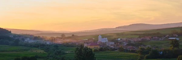 Panorama Zachodu Słońca Wiosce Siedmiogrodu Otoczonej Wzgórzami Petrestii Jos Rumunia — Zdjęcie stockowe