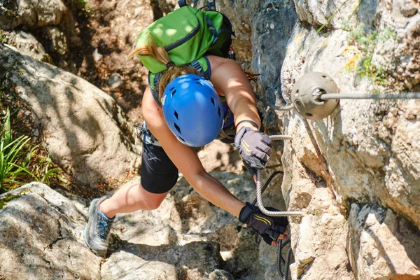 Žena Ferrata Peretele Zanelor Vadu Crisului Bihor Romania Pohled Shora — Stock fotografie