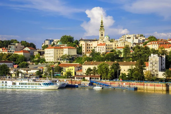 Sava Nehri kıyısındaki Belgrad tarihi merkezi.