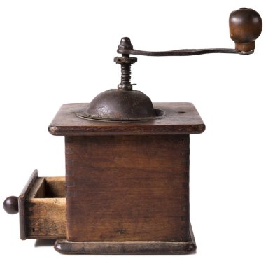 Eski ahşap kahve öğütücü ile çekmece açın. Kırpma yolu ile beyaz arka plan üzerinde izole.