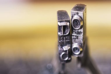 Macrophotography daktilo çekiç ile do kelime.