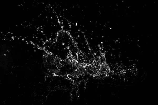 Stänk av vatten. Isolera på svart bakgrund — Stockfoto