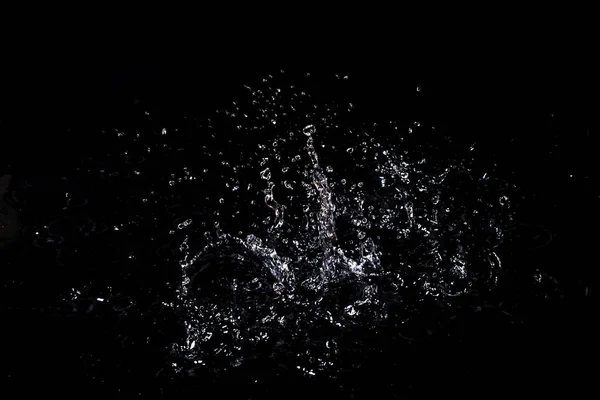Stänk av vatten. Isolera på svart bakgrund — Stockfoto