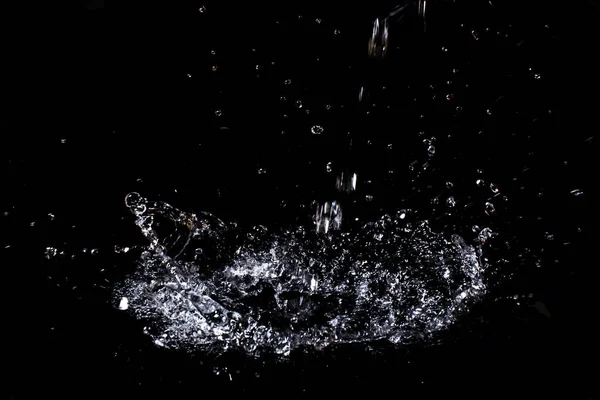 Salpicadura de agua. Aislar sobre fondo negro — Foto de Stock