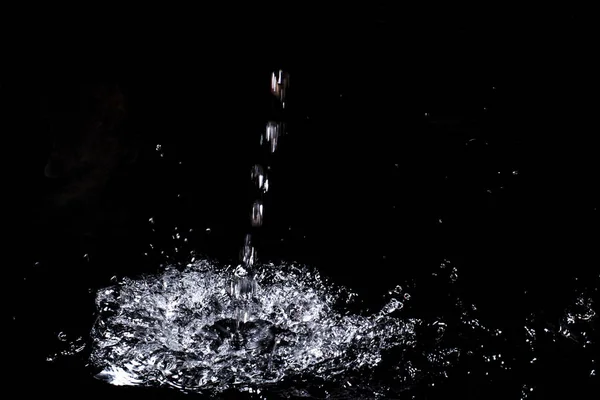 Salpicadura de agua. Aislar sobre fondo negro — Foto de Stock