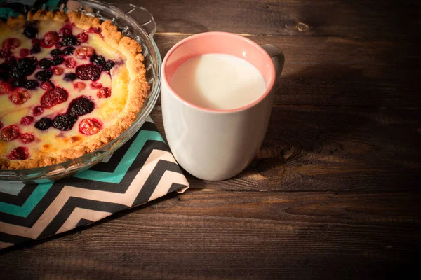 Bakad Runda Hemlagad Cheesecake Med Bär Randig Servett Paj Och — Stockfoto