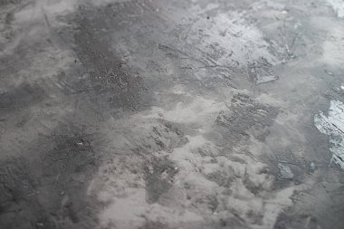 Yapay betonla dekore edilmiş alçının arka planı. Duvarda kurumuş alçı..