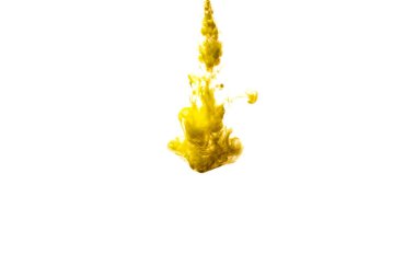 Temiz suya bırakılmış sarı bir boya bulutu. Beyaz arkaplanda izole et.