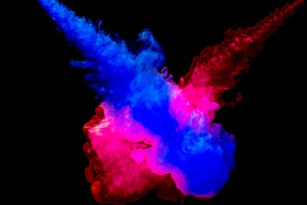 Temiz Suya Bırakılmış Kırmızı Mavi Bir Boya Bulutu Siyah Arkaplanda — Stok fotoğraf